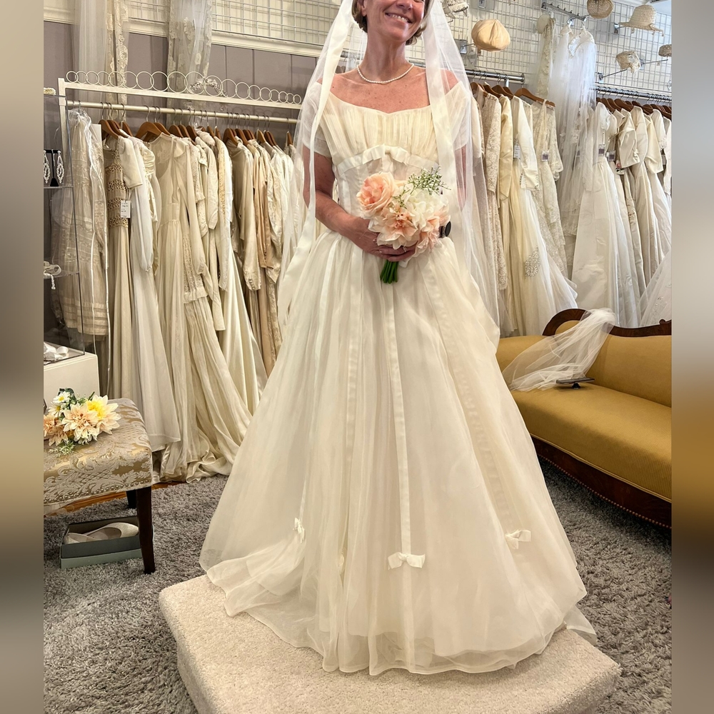 Vintage Wedding dress. Cream. Size 6. I never wore it.